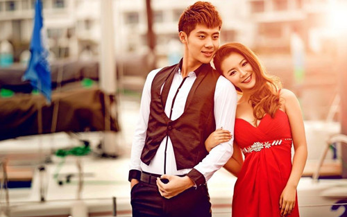 搭女生肩膀对方没拒绝可以更进一步么第1张