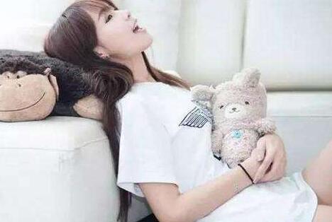 女孩说腰酸背痛，正确回复安慰方法第1张