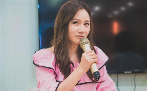 当与妹子尬聊了怎么办？3个技巧轻松化解第1张